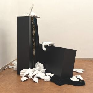 Giulio Paolini, Crepuscolo degli idoli, 1997. Foto Galileo Pellion di Persano [1/1]